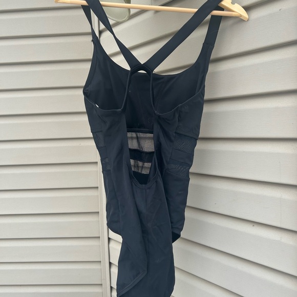 Nike Black Mesh Detail Swimsuit one piece sport swim Used like new XL - Picture 6 of 7